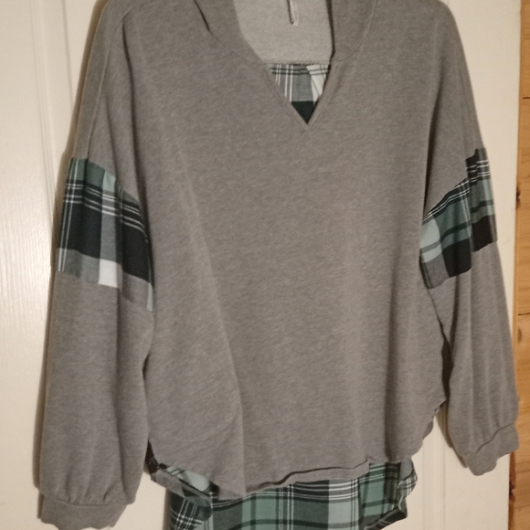 Live Well Tops - Live Well Ladies Gray and Plaid V-Neck Hoodie With High/Low Hemline Size XL